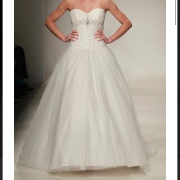 Wedding Dress - Picture 1 of 8